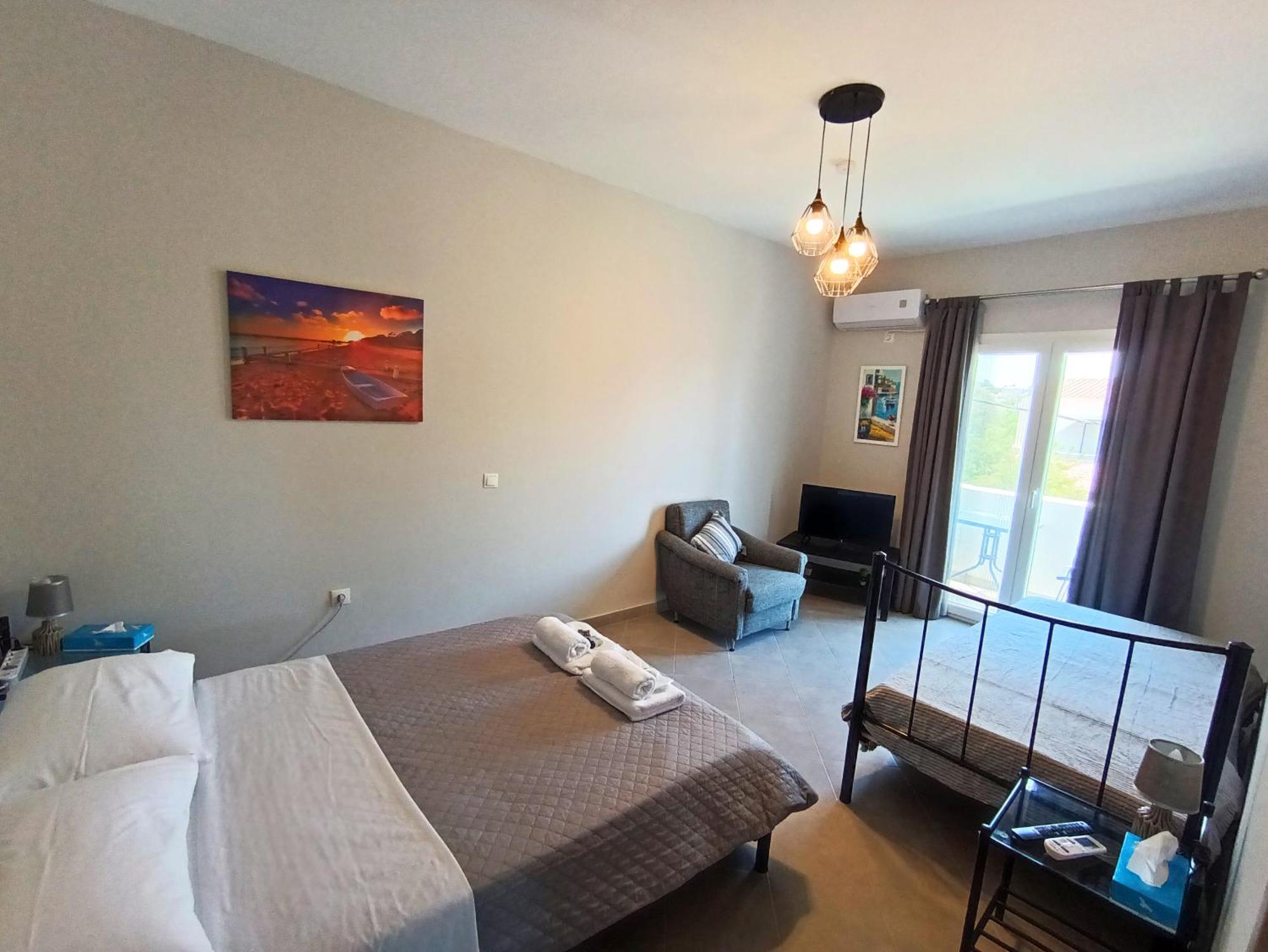 Airport Palmtree Apartments - 15Min From Airport Artemida  Exterior photo