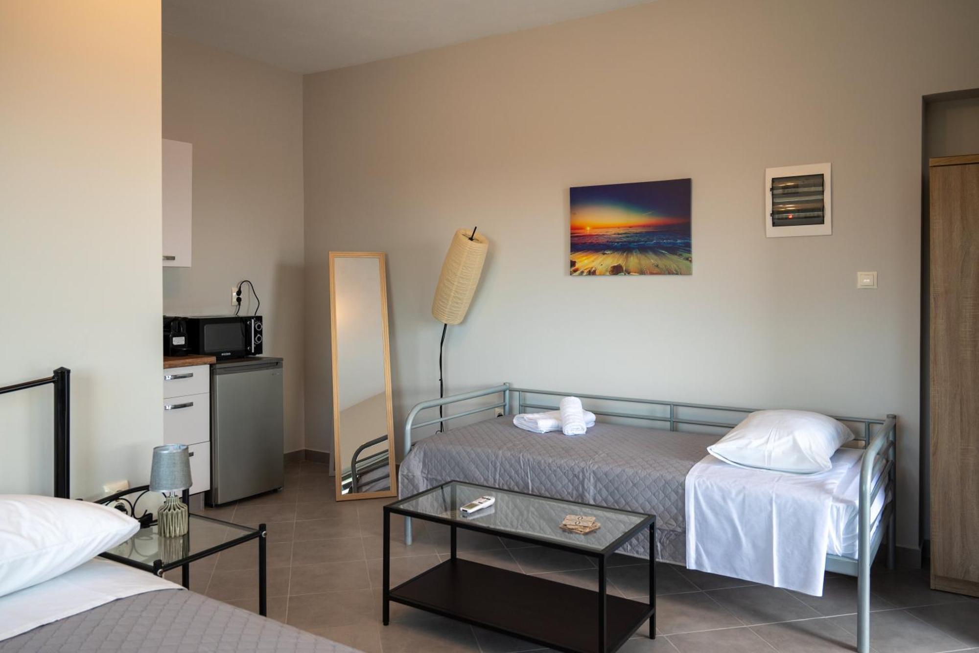 Airport Palmtree Apartments - 15Min From Airport Artemida  Exterior photo