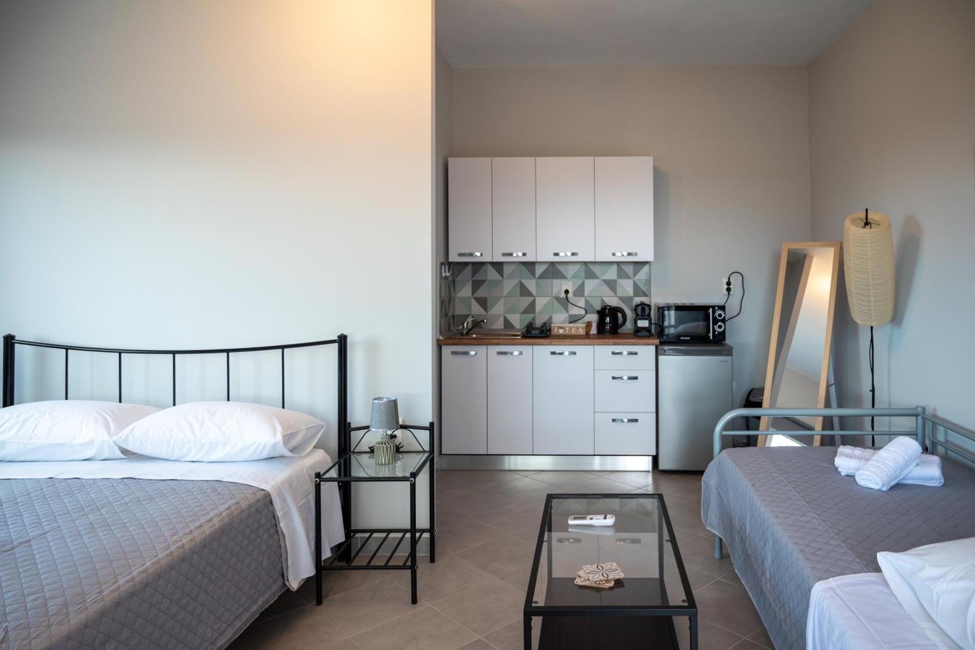 Airport Palmtree Apartments - 15Min From Airport Artemida  Exterior photo